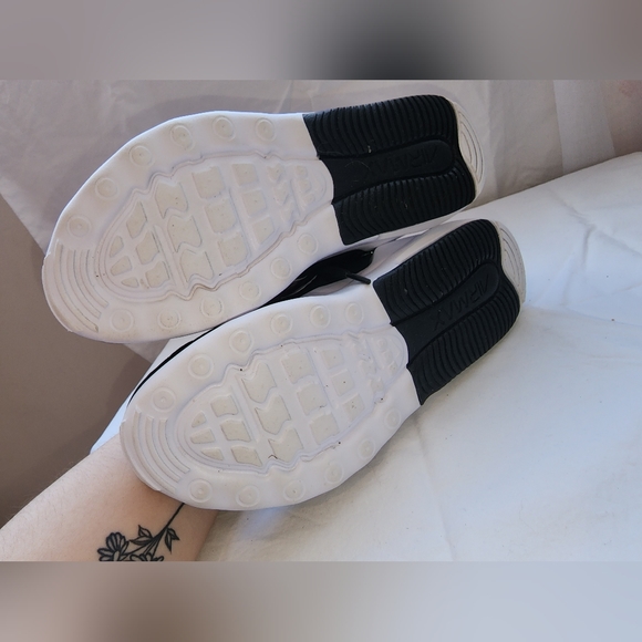 NIKE Air Max - Picture 3 of 6